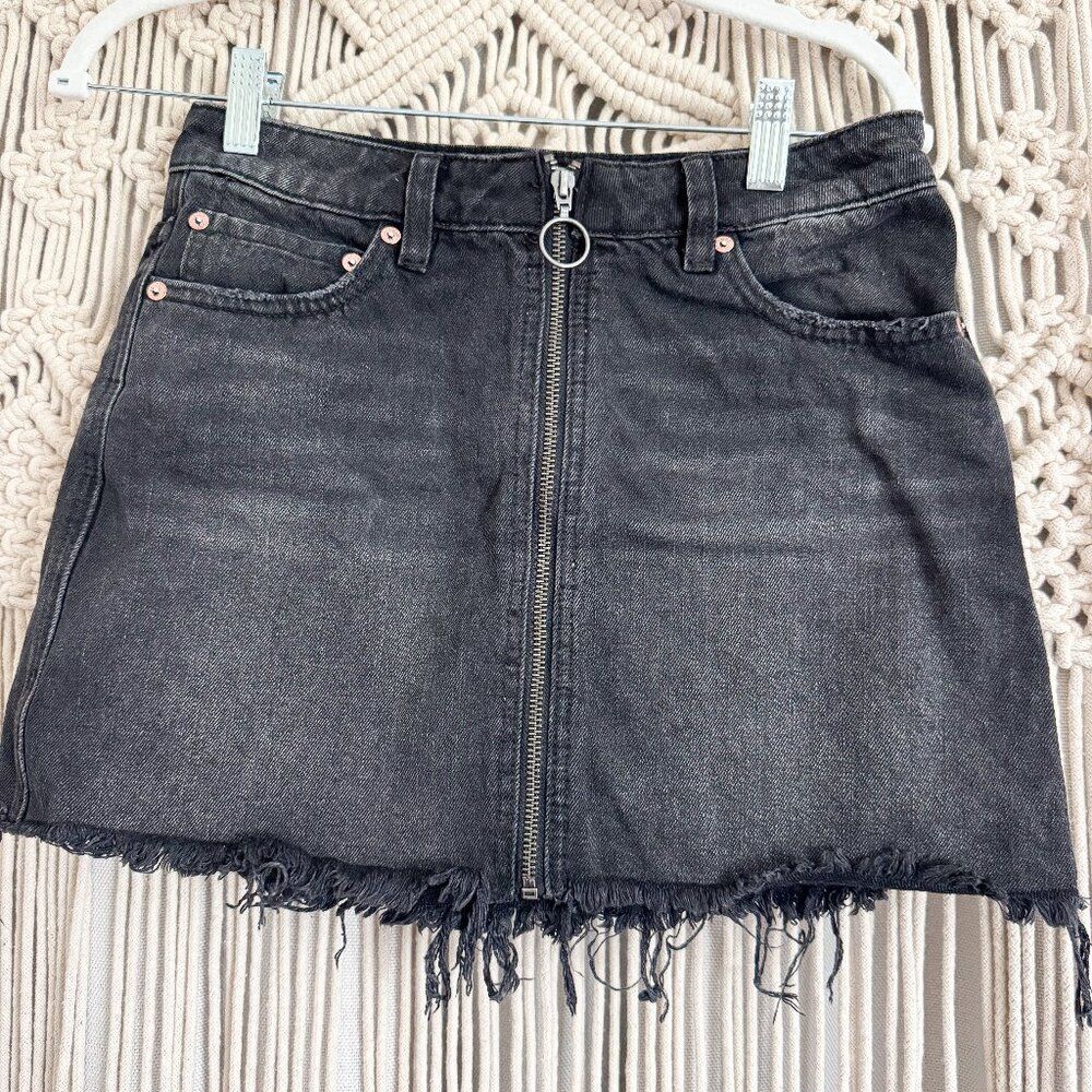 We The Free Black Denim Mini Skirt – Zip-Up – Size 25 – GUC